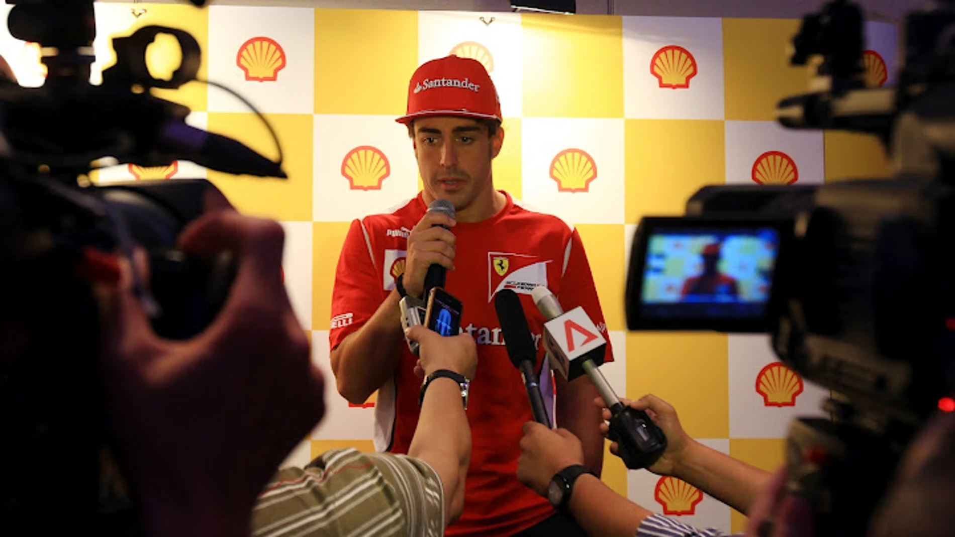 Alonso en rueda de prensa en Singapur