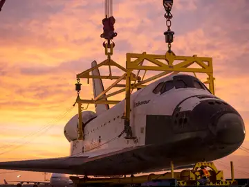 El transbordador Endeavour tras realizar su último vuelo El transbordador Endeavour tras realizar su último vuelo
