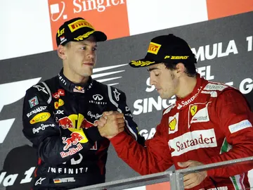 Saludo de campeones en el podio Saludo de campeones en el podio