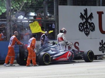Lewis Hamilton abandona en Singapur