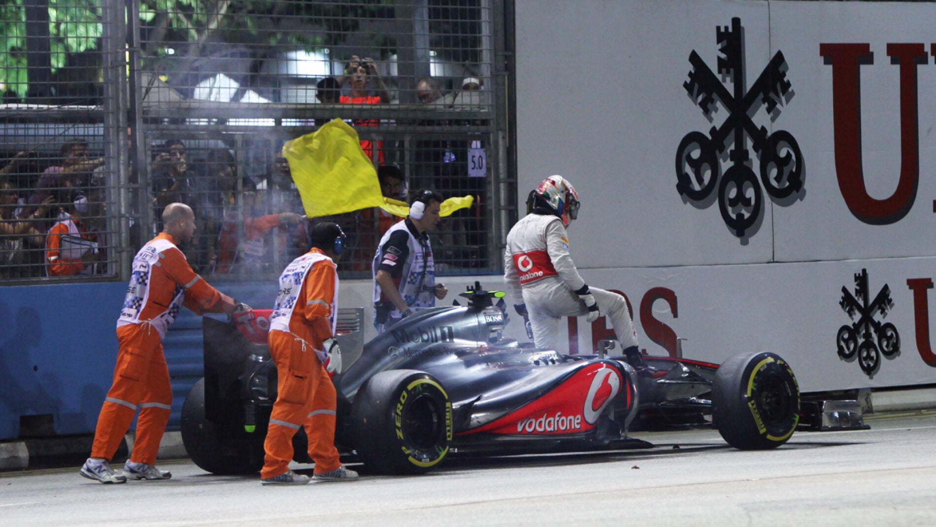 Lewis Hamilton abandona en Singapur