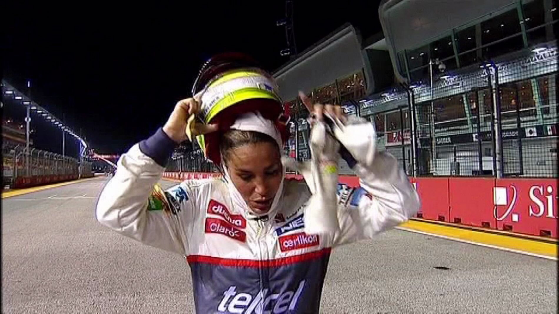 Nira Juanco se enfunda el mono de 'Checo' P&eacute;rez