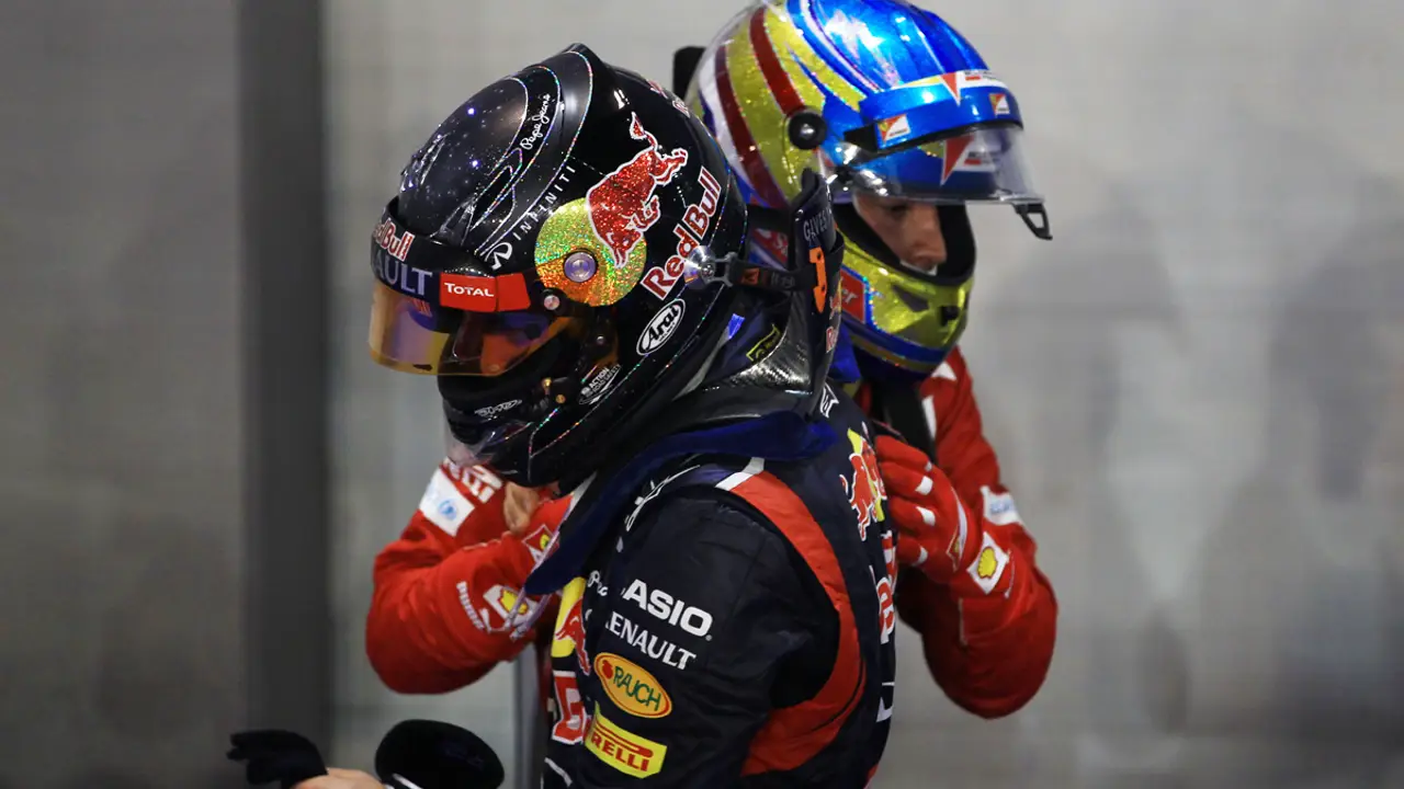 Alonso saluda a Vettel