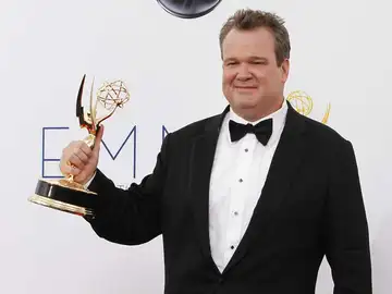 Eric Stonestreet con su Emmy a mejor actor secundario en American Horror Story Eric Stonestreet con su Emmy a mejor actor secundario en American Horror Story