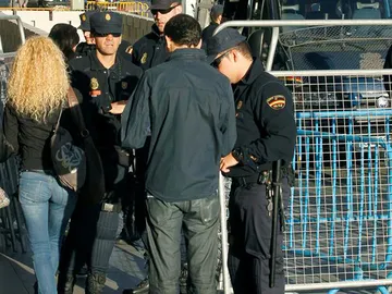 La Policía pide la identificación en el Congreso La Policía pide la identificación en el Congreso