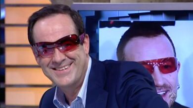 Bono se pone las gafas de su 'primo',Bono