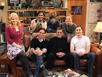 Leonard Nimoy en el plató de 'Big Bang' Leonard Nimoy en el plató de 'Big Bang'