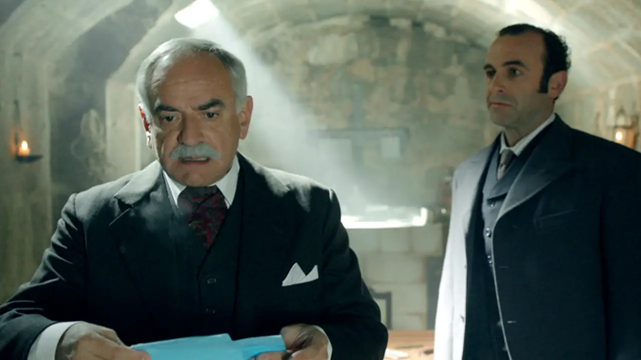 Doña Teresa se deshace del detective Ayala