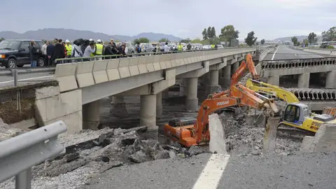 Derrumbe de un puente sobre la A7 en Murcia Derrumbe de un puente sobre la A7 en Murcia