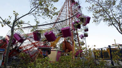 Un tornado provoca 35 heridos en Gandía y arrasa con las atracciones de una feria