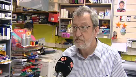 Un comerciante afectado por las manifestaciones Un comerciante afectado por las manifestaciones