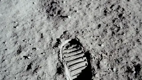 Huella de Neil Amrstrong en la luna Huella de Neil Amrstrong en la luna