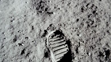 Lo que dijo realmente Neil Armstrong cuando pisó la Luna