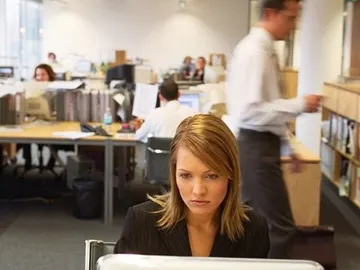 Trabajadores en una oficina Trabajadores en una oficina