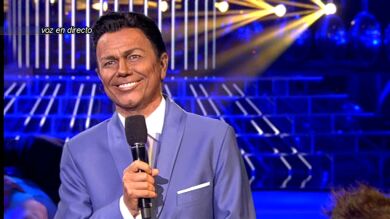 Santiago Segura imita a Nat King Cole