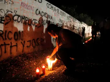 Los cordobeses llevan velas a las Quemadillas Los cordobeses llevan velas a las Quemadillas