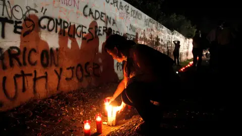 Los cordobeses llevan velas a las Quemadillas Los cordobeses llevan velas a las Quemadillas