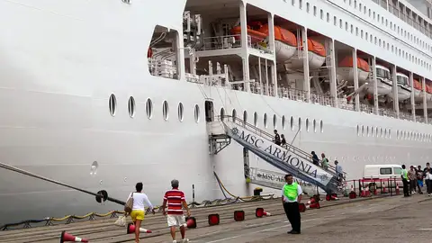 El crucero Orchestra en su llegada a Livorno El crucero Orchestra en su llegada a Livorno