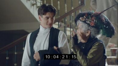 Julio intenta sacar información a Lady