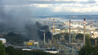 Controlado el incendio que se originó en la refinería de A Coruña
