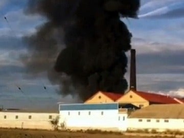 Incendio en una fábrica de plásticos en Granada