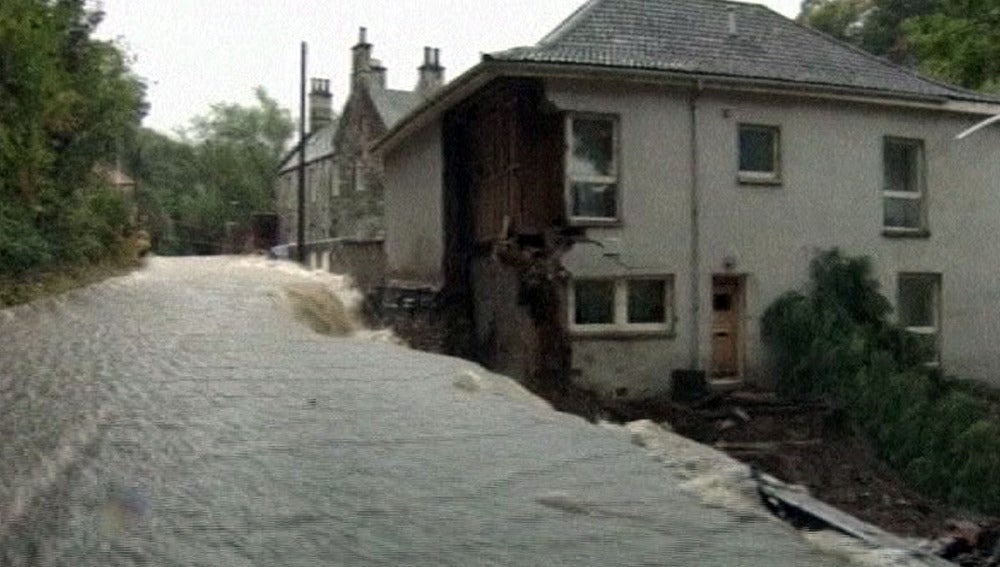 Las fuertes lluvias asedian el este de Escocia