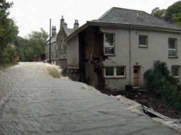 Las fuertes lluvias asedian el este de Escocia