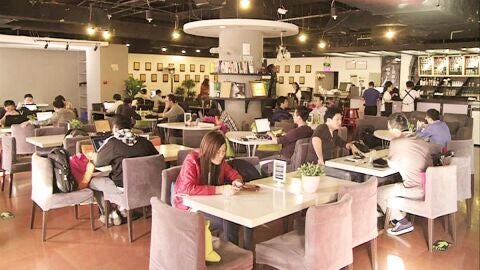 Una cafeter&iacute;a China se convierte en el punto de encuentro de j&oacute;venes emprendedores 