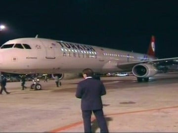 Turquía cierra el espacio aéreo a aviones civiles sirios