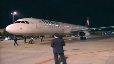 Turquía cierra el espacio aéreo a aviones civiles sirios Turquía cierra el espacio aéreo a aviones civiles sirios