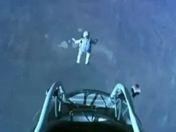 Felix Baumgartner salta desde 39.000 metros Felix Baumgartner salta desde 39.000 metros