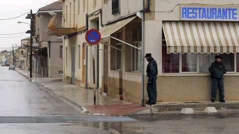 La Guardia Civil vigila las calles de El Salobral