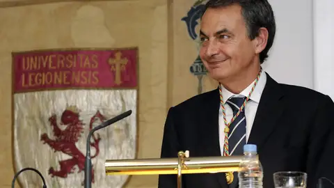 José Luis Rodríguez Zapatero recibe la medalla de oro del Instituto Confucio José Luis Rodríguez Zapatero recibe la medalla de oro del Instituto Confucio