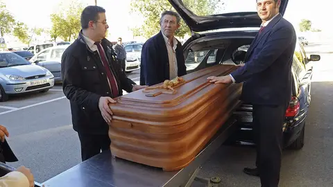 Cerca de 200 personas acudieron al sepelio de Juan Carlos Alfaro Cerca de 200 personas acudieron al sepelio de Juan Carlos Alfaro