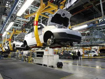 Cadena de montaje en la planta de Ford en Valencia Cadena de montaje en la planta de Ford en Valencia