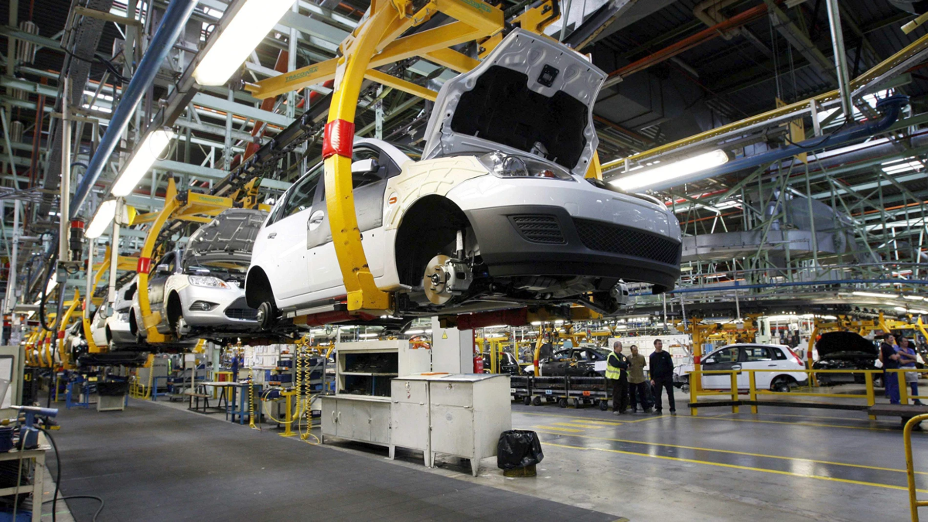 Cadena de montaje en la planta de Ford en Valencia Cadena de montaje en la planta de Ford en Valencia