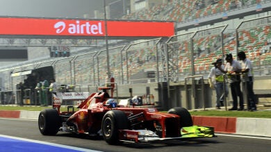 Vettel lidera los Libres 1 en Buddh con Button y Alonso al acecho