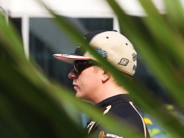 Raikkonen se agazapa entre la maleza