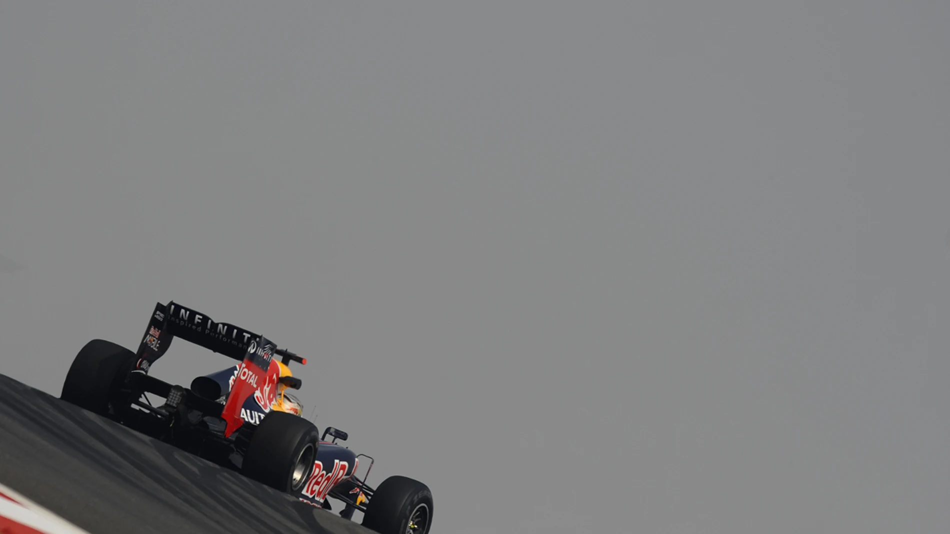 Vettel se pierde en la niebla de Buddh