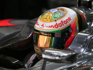Hamilton, subido en el McLaren