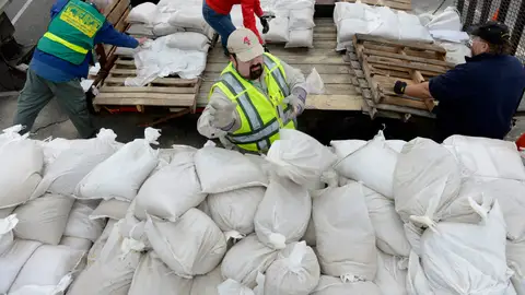 Los habitantes de los estados de la costa atlántica se preparan para recibir a 'Sandy' Los habitantes de los estados de la costa atlántica se preparan para recibir a 'Sandy'