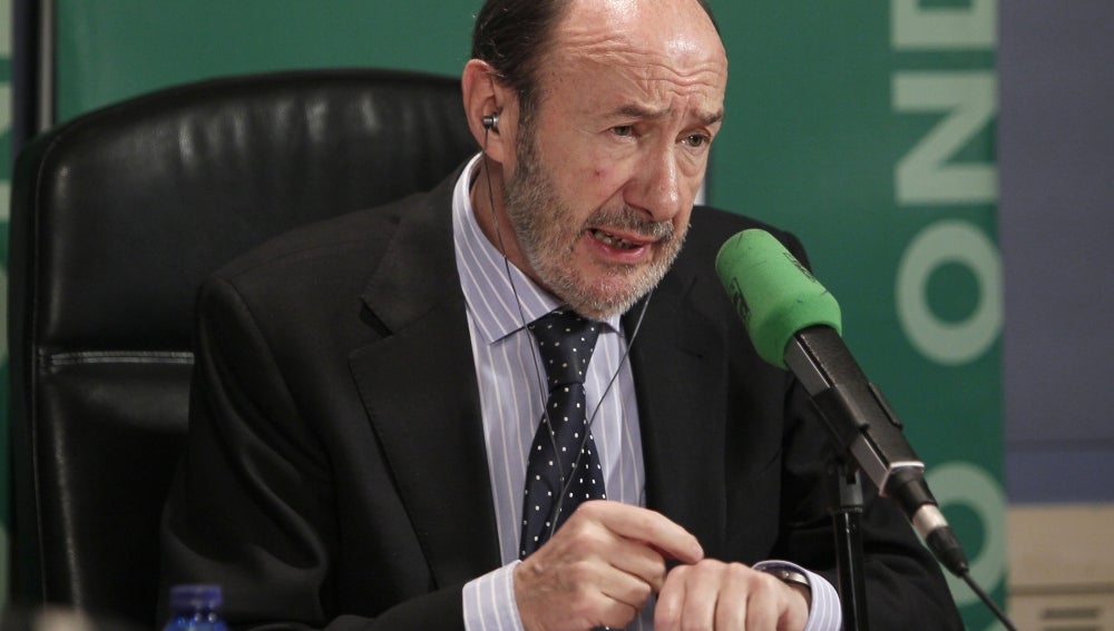 Alfredo Pérez Rubalcaba, durante una entrevista en el programa 'Herrera en la Onda' de Onda Cero. 