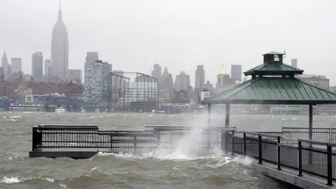'Sandy' se aproxima al río Hudson 'Sandy' se aproxima al río Hudson