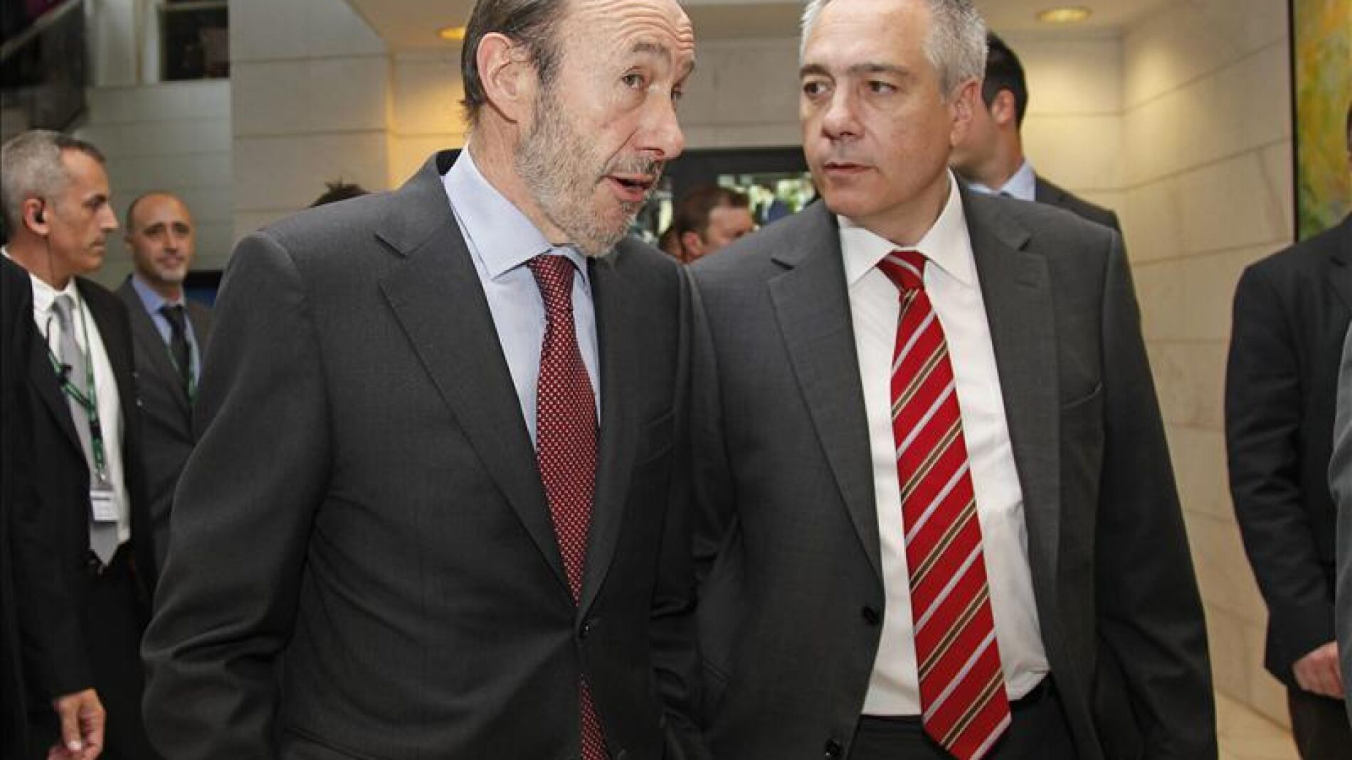 Rubalcaba junto a Pere Navarro.