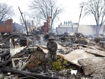 El barrio de Breezy Point, en Nueva York, incendiado tras el paso de Sandy