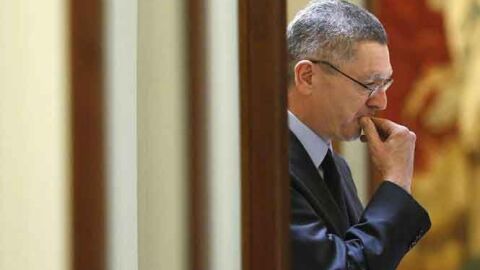 El ministro Alberto Ru&iacute;z-Gallard&oacute;n