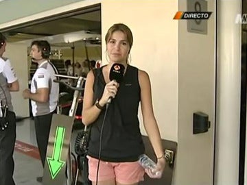 Nira Juanco en el box de McLaren