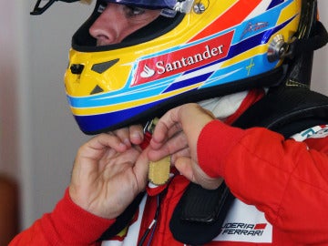 Alonso se prepara para pilotar