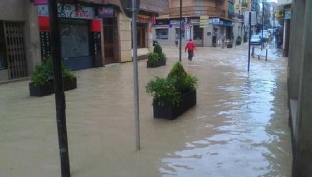 Una calle inundada en Linares
