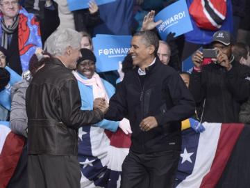Obama y Bill Clinton en un acto de campaña